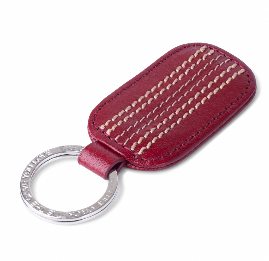 THE GAME The Outswinger Keyring - Cherry